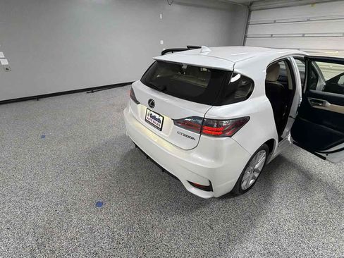 Used 2017 Lexus CT 200h FWD image 27