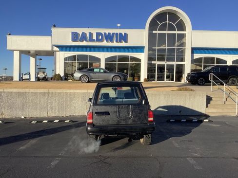 Used 1996 Geo Tracker 4WD 4-Door image 6