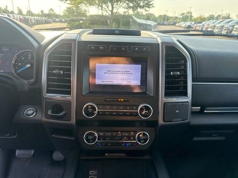 Used 2019 Ford Expedition Platinum AWD/4WD image 18
