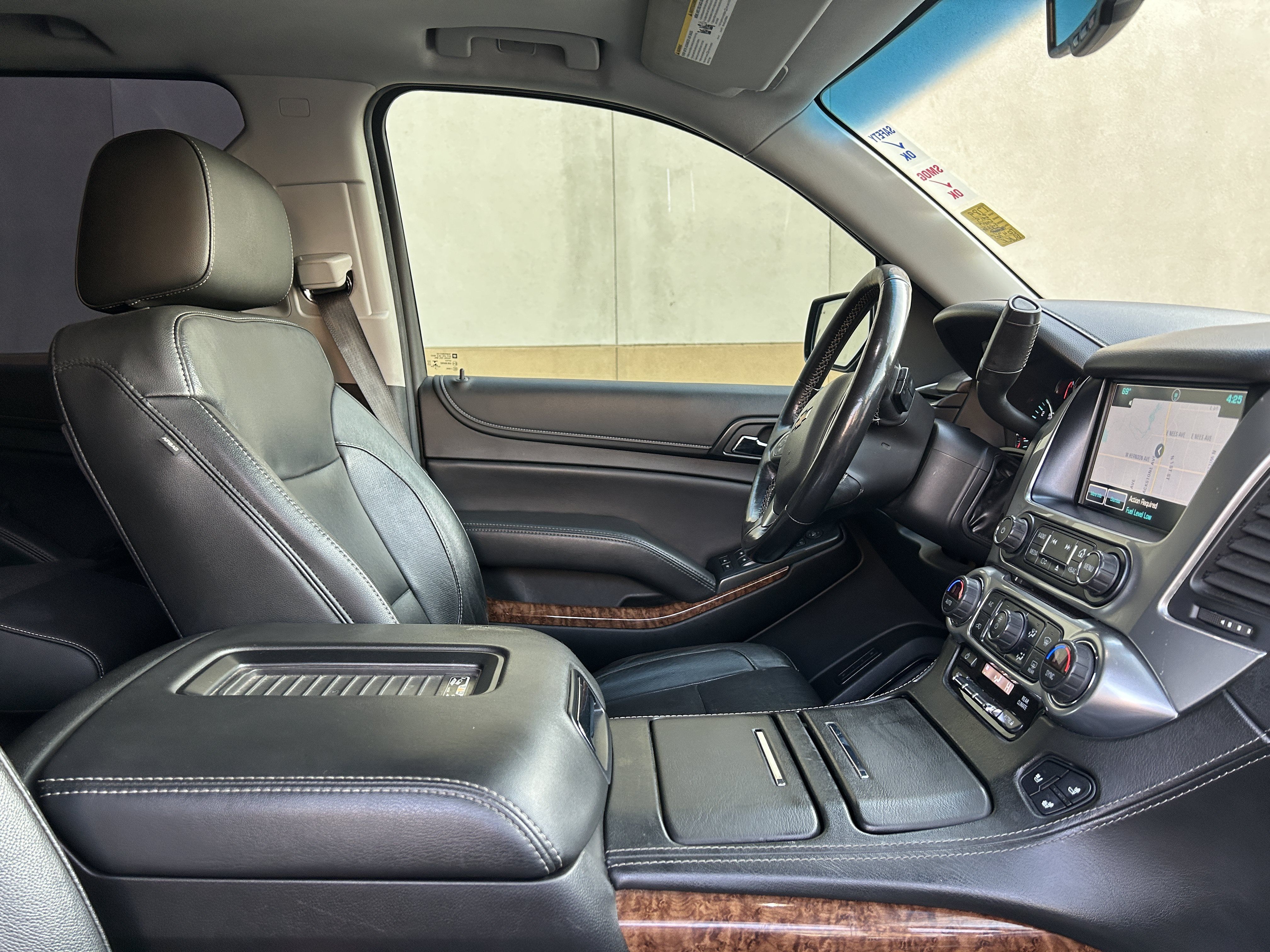 Used 2019 Chevrolet Suburban Premier AWD/4WD image 25