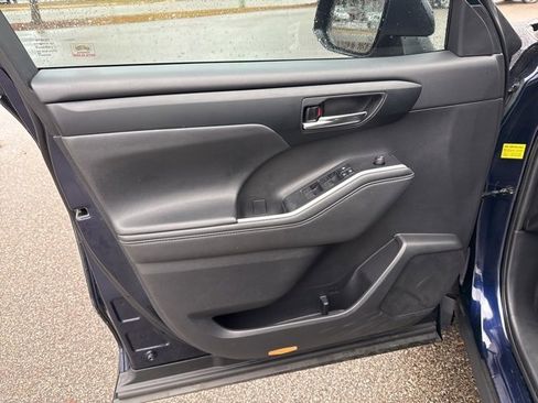 Used 2020 Toyota Highlander XLE image 16