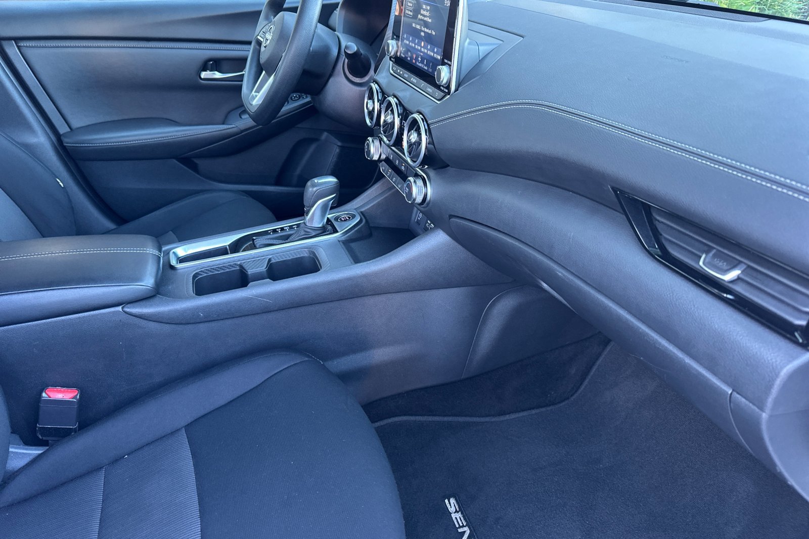Used 2024 Nissan Sentra SV FWD image 16