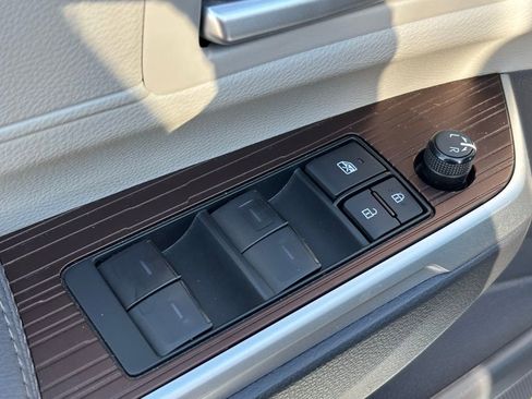 Used 2024 Toyota Sienna XLE image 30