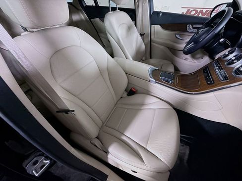 Used 2022 Mercedes-Benz GLC 300 4MATIC image 30