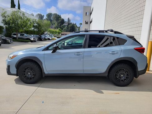 Used 2018 Subaru Crosstrek 2.0i image 2