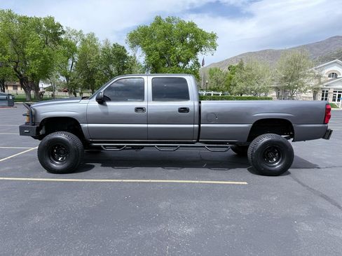 Used 2005 Chevrolet Silverado 2500 W/T w/ Heavy-Duty Power Package image 2