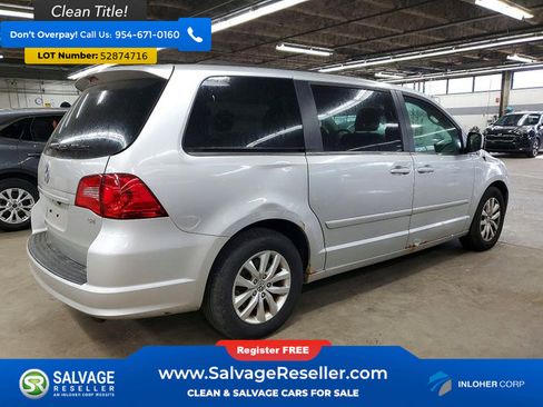 Used 2012 Volkswagen Routan SE FWD image 4