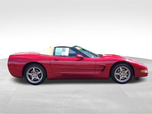 Used 2004 Chevrolet Corvette Convertible w/ Preferred Equipment Group RWD image 5