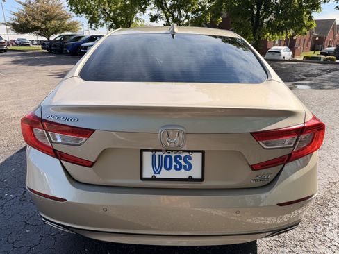 Used 2019 Honda Accord Touring image 4