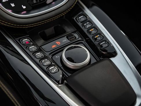 Used 2021 Aston Martin DBX image 25