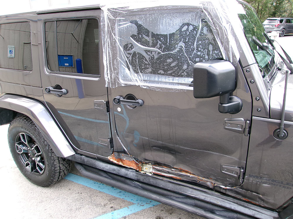 Used 2017 Jeep Wrangler Unlimited Sahara AWD/4WD image 2