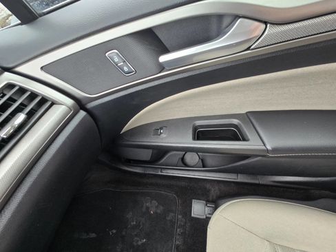 Used 2018 Ford Fusion S image 35