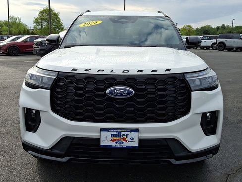 Used 2025 Ford Explorer ST-Line AWD/4WD image 2
