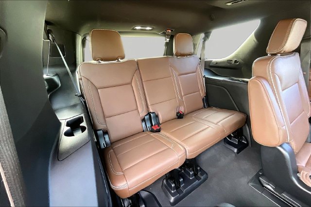 Used 2023 Chevrolet Tahoe High Country w/ Premium Package 2 AWD/4WD image 18