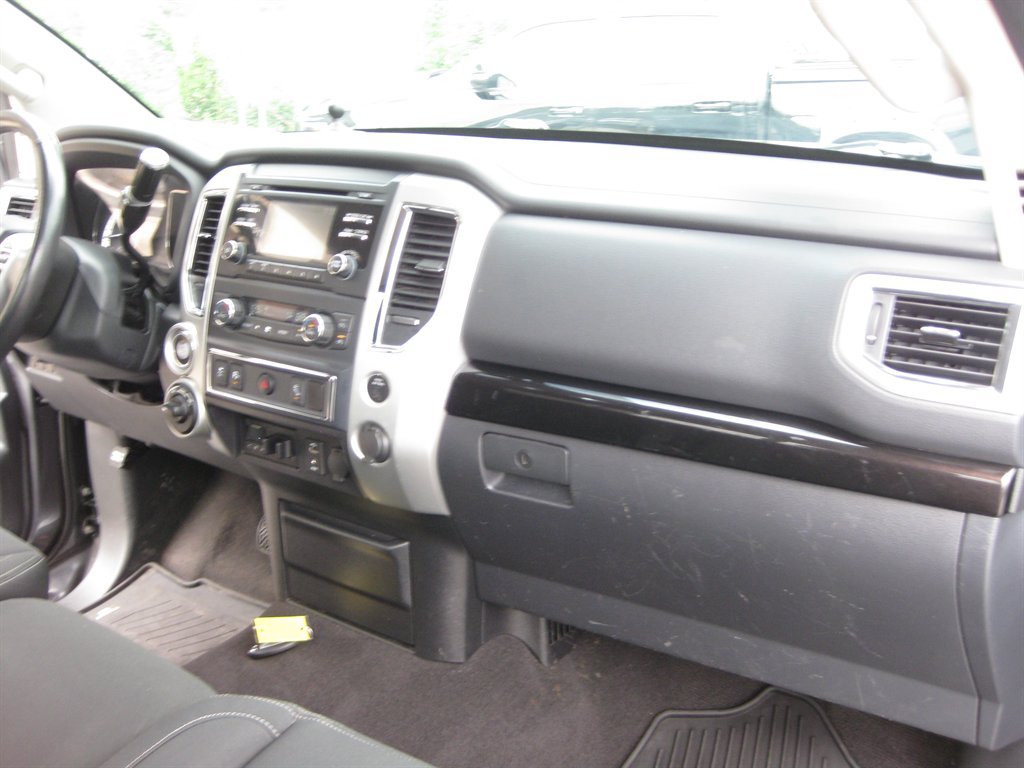 Used 2017 Nissan Titan SV AWD/4WD image 30