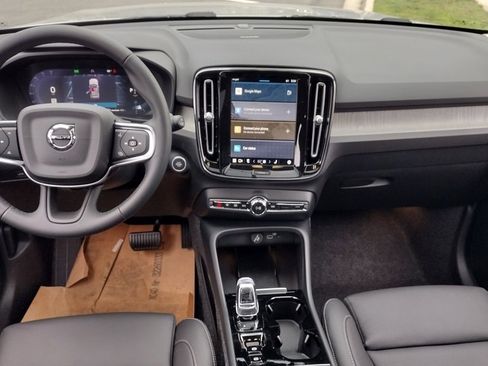 New 2025 Volvo XC40 B5 Ultra w/ Climate Package image 21