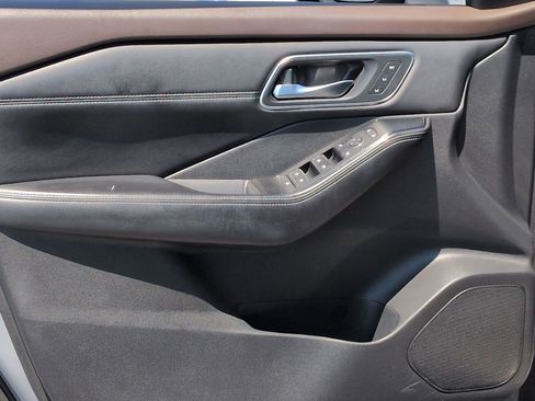 Used 2021 Nissan Rogue Platinum AWD/4WD image 12