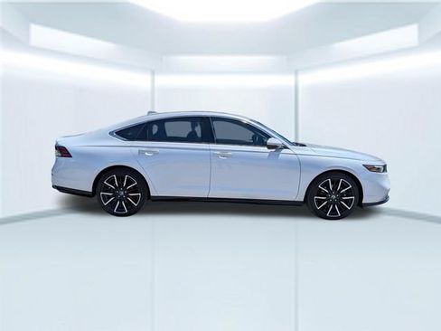Used 2023 Honda Accord Touring image 7