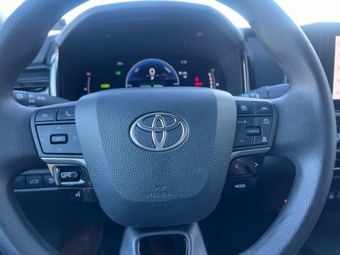 Used 2025 Toyota Camry LE image 27