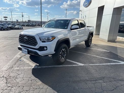 Used 2023 Toyota Tacoma TRD Off-Road image 2