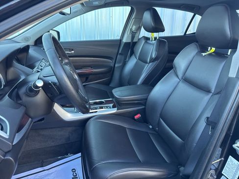 Used 2017 Acura TLX image 9