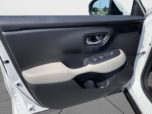Certified 2025 Honda HR-V EX-L image 11