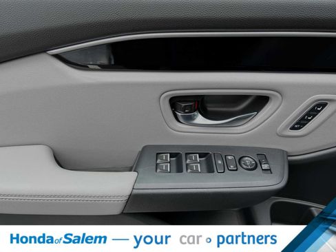 New 2025 Honda Pilot Touring image 12