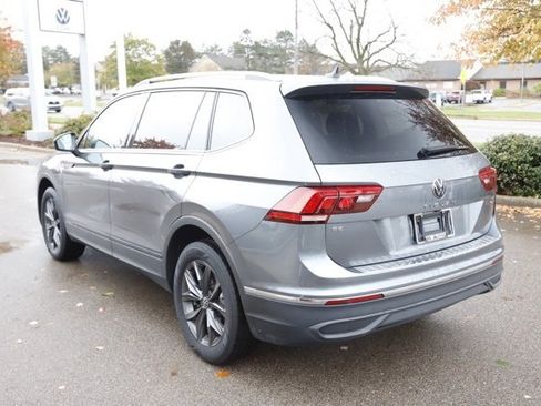 Used 2023 Volkswagen Tiguan SE image 6