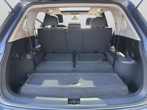 Used 2023 Volkswagen Tiguan SE w/ Panoramic Sunroof Package FWD image 29