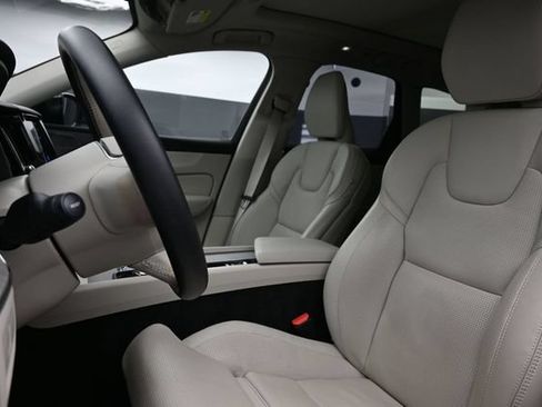 Used 2024 Volvo XC60 B5 Ultimate w/ Protection Package Premier AWD/4WD image 10