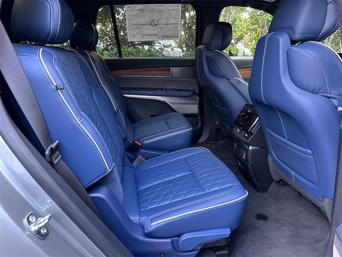 New 2026 Cadillac Vistiq Premium Luxury image 12