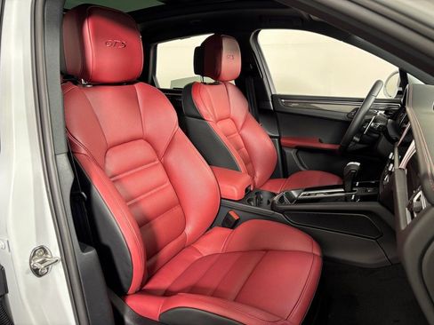 Used 2026 Porsche Macan GTS AWD/4WD image 40