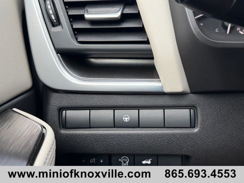 Used 2025 Nissan Rogue SV w/ SV Premium Package AWD/4WD image 24