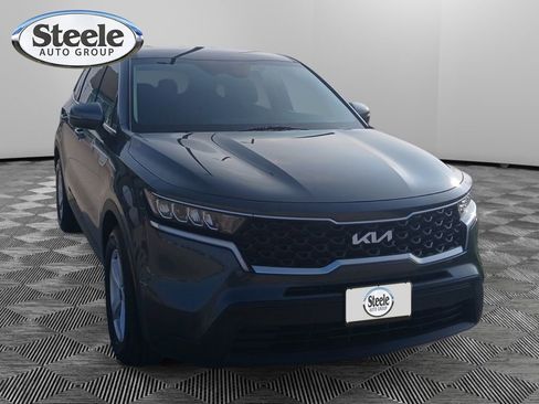 Used 2022 Kia Sorento LX image 7