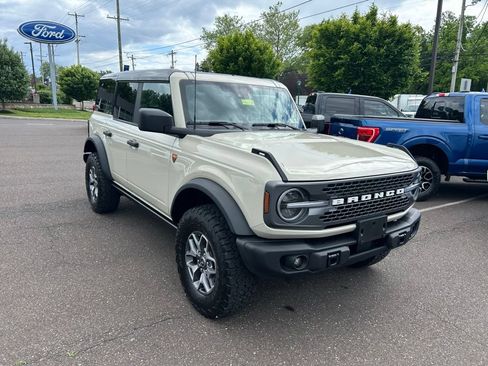 Certified 2025 Ford Bronco Badlands AWD/4WD image 3