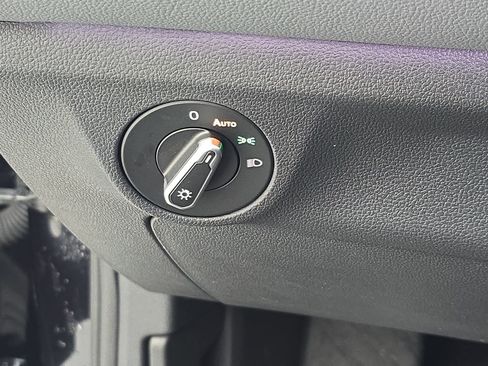 Certified 2025 Volkswagen Jetta SEL image 24