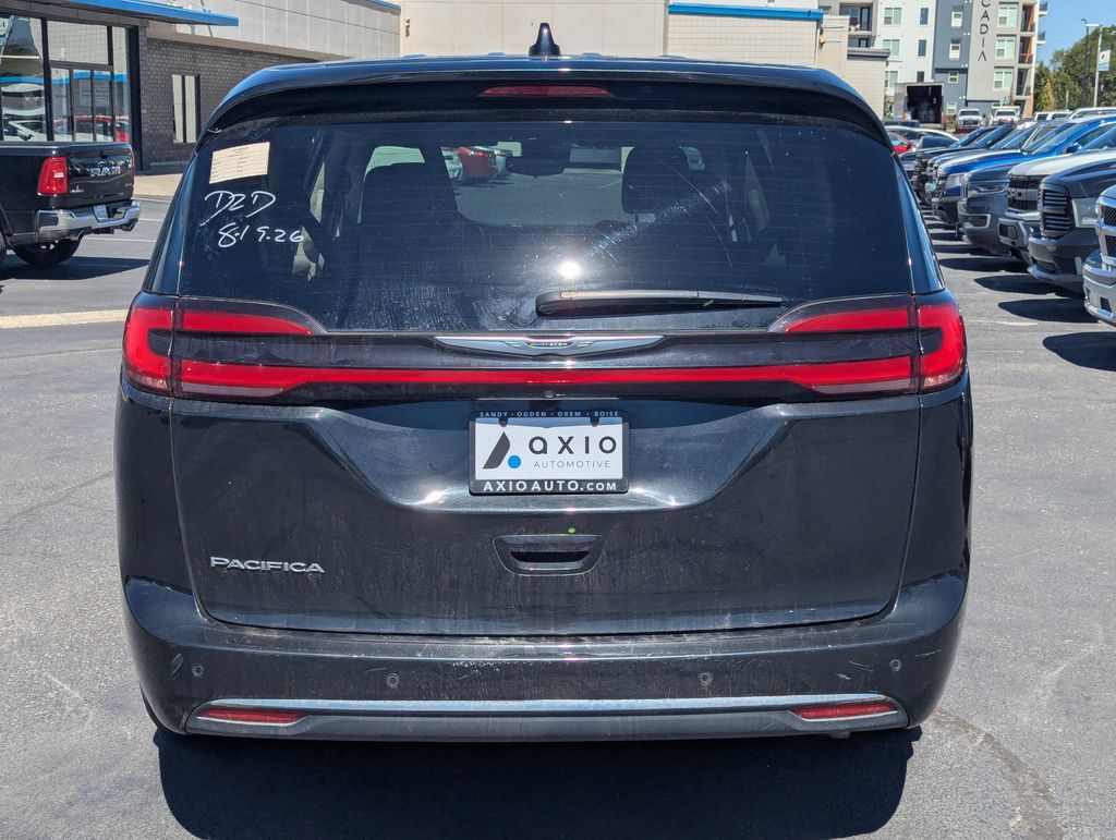 Used 2023 Chrysler Pacifica Touring-L FWD image 6