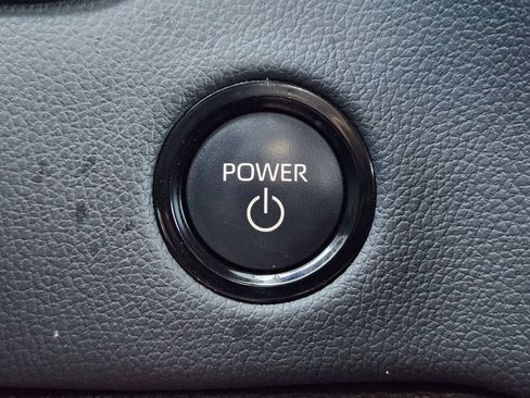 Used 2025 Toyota Tundra Limited AWD/4WD image 25