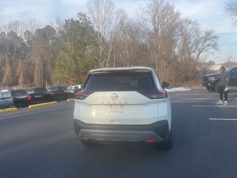 Used 2023 Nissan Rogue S image 6