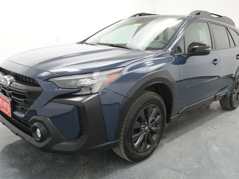 Used 2025 Subaru Outback Onyx Edition AWD/4WD image 3