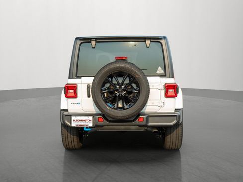 Used 2023 Jeep Wrangler Unlimited Sahara w/ Cold Weather Group AWD/4WD image 6