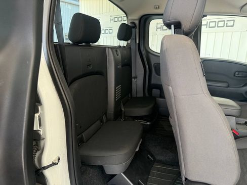 Used 2024 Nissan Frontier S RWD image 9