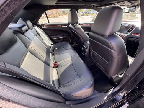 Used 2014 Chrysler 300 C w/ Driver Convenience Group RWD image 14