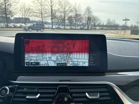 Used 2021 BMW 530i xDrive image 13