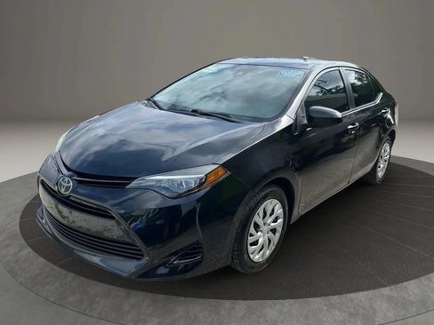 Used 2017 Toyota Corolla LE FWD image 3