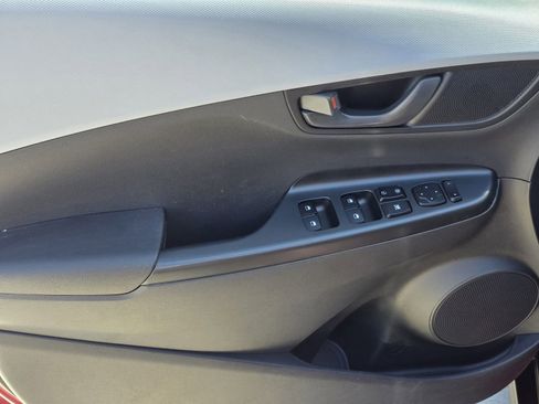 Used 2021 Hyundai Kona SE image 15