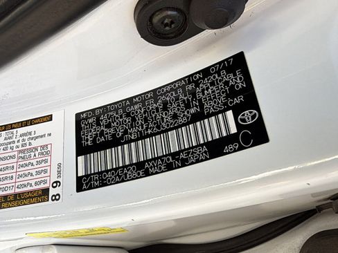 Used 2018 Toyota Camry FWD image 30