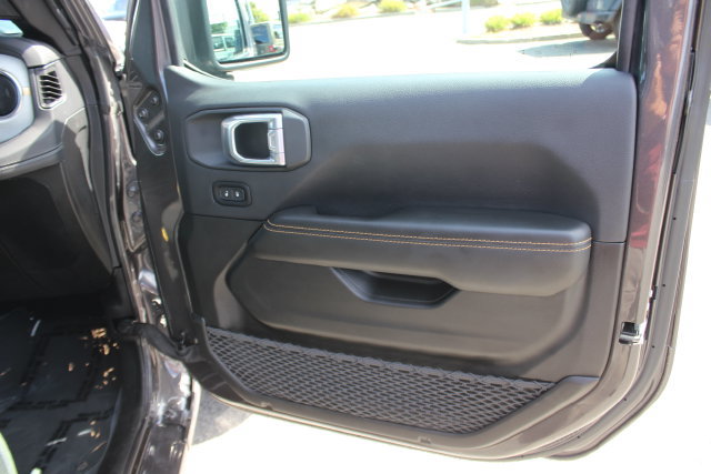 Used 2025 Jeep Wrangler Unlimited Sahara AWD/4WD image 31