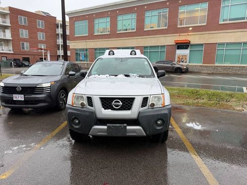 Used 2011 Nissan Xterra PRO-4X image 2