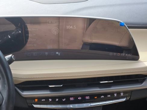 Used 2024 Cadillac XT4 Luxury w/ Cold Weather Package FWD image 16
